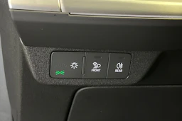 sage vihreä Audi Q4 e-tron 2026 kuva 16.