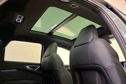 sage vihreä Audi Q4 e-tron 2026 kuva 21.