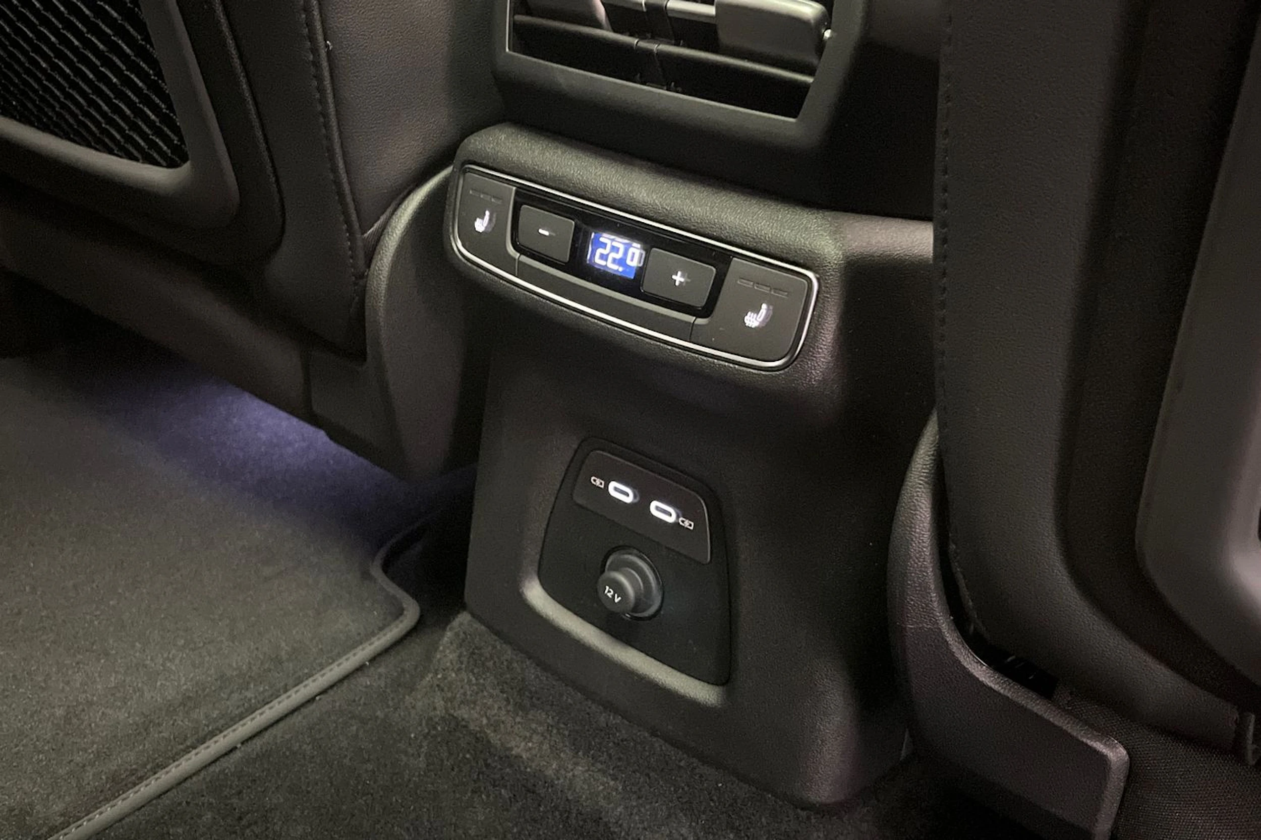 sage vihreä Audi Q4 e-tron 2026 kuva 23.