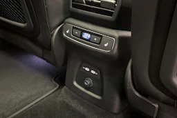 sage vihreä Audi Q4 e-tron 2026 kuva 23.