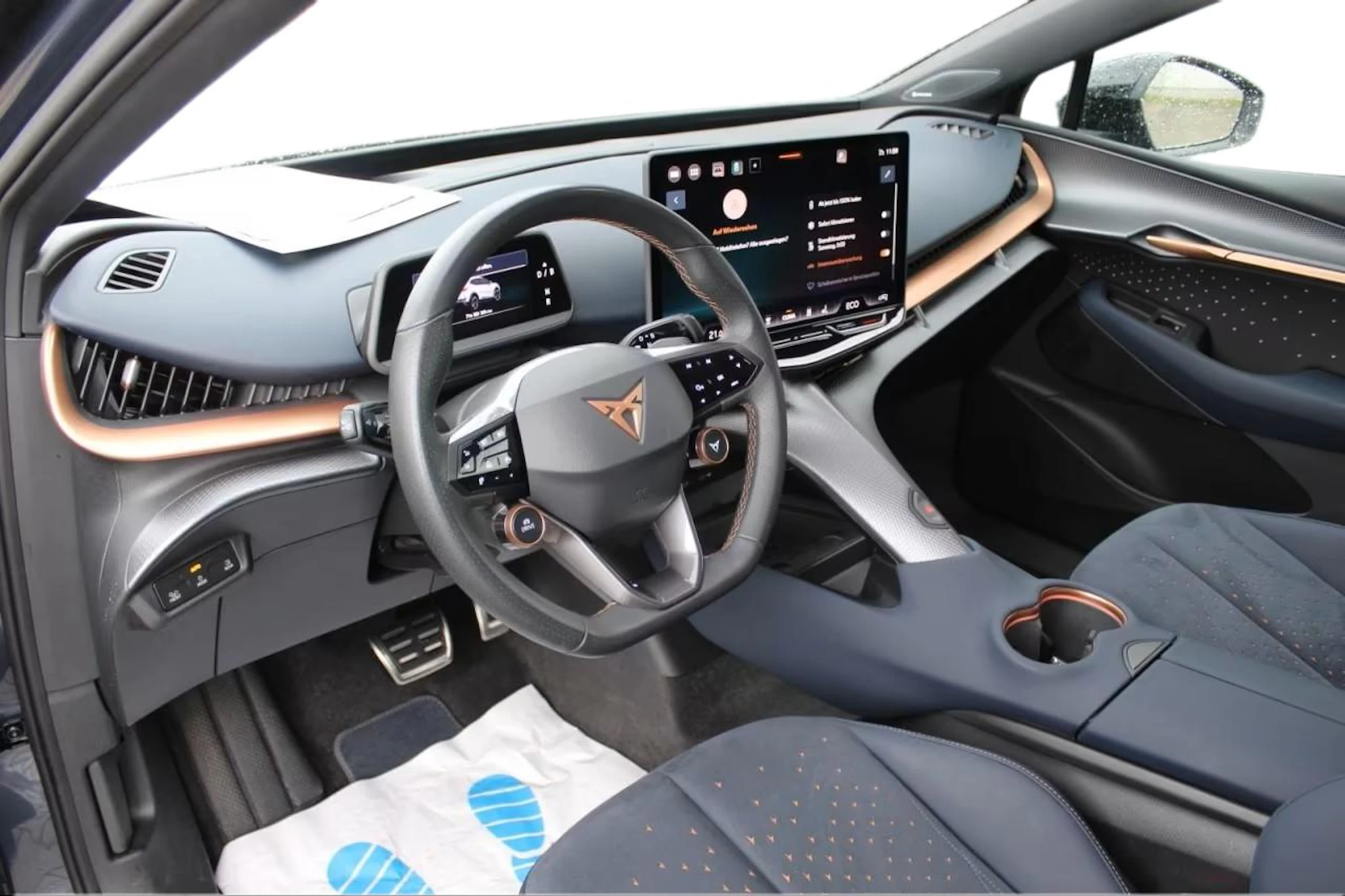 met. sininen CUPRA Tavascan 2025 kuva 6.