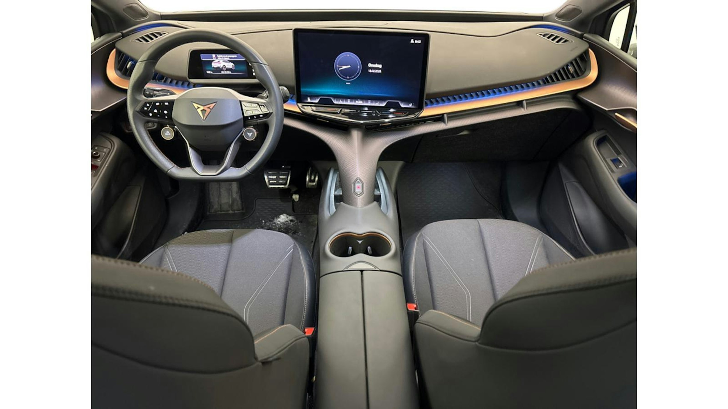 sininen CUPRA Tavascan 2025 kuva 5.