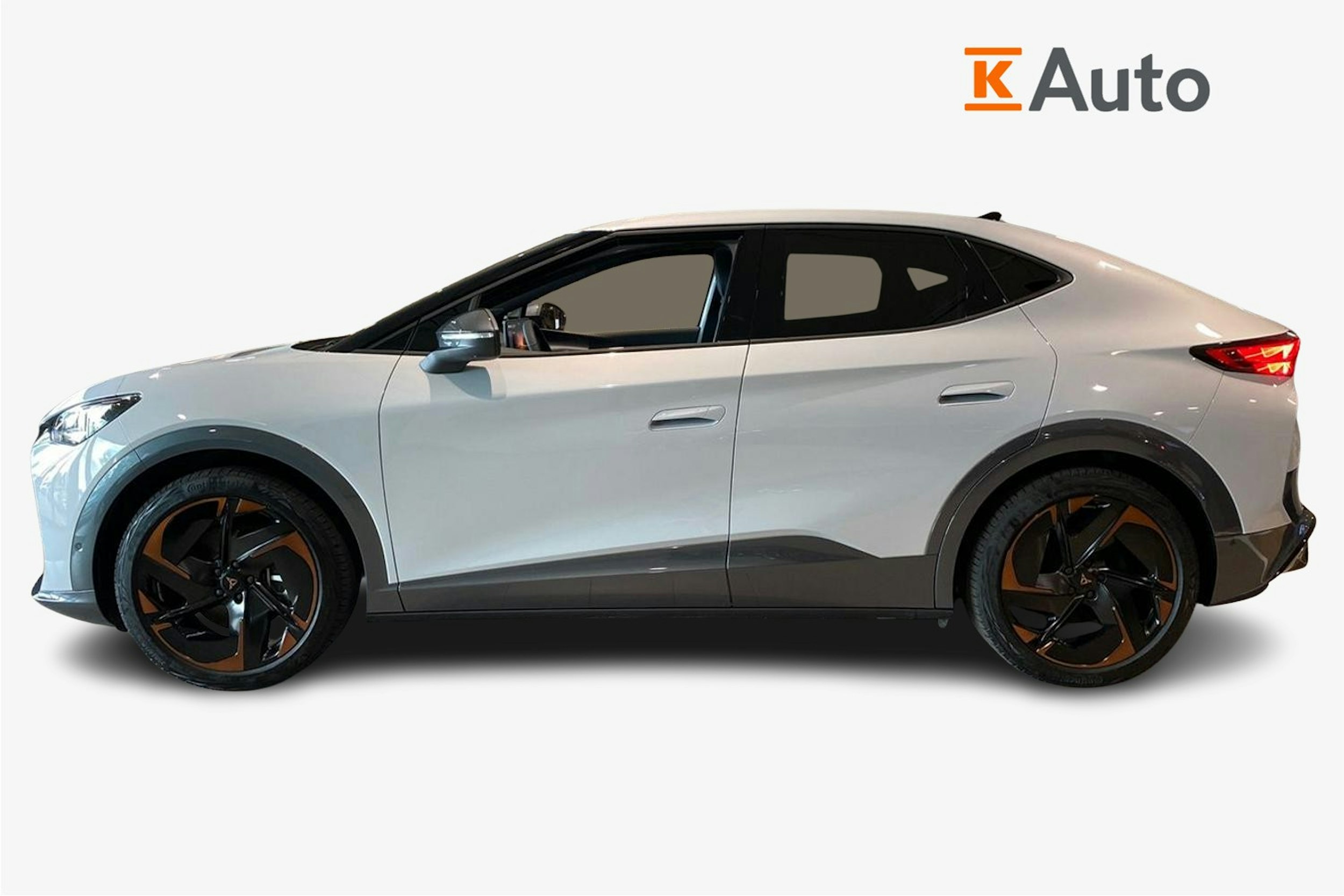 harmaa CUPRA Tavascan 2025 kuva 5.