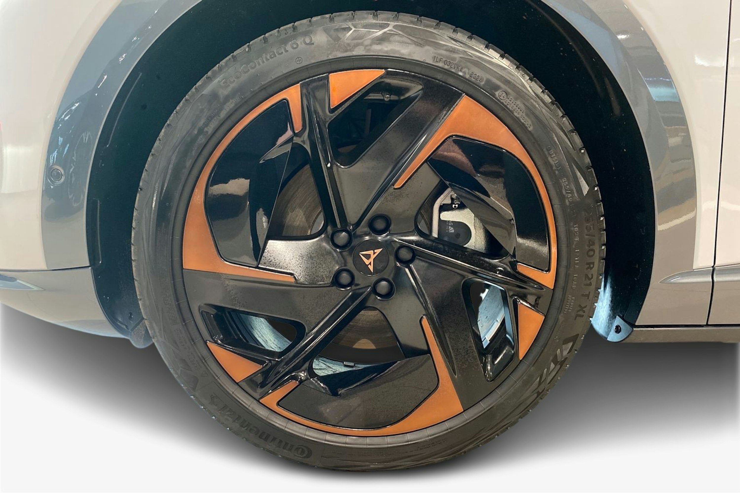 harmaa CUPRA Tavascan 2025 kuva 9.