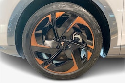 harmaa CUPRA Tavascan 2025 kuva 9.