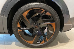 harmaa CUPRA Tavascan 2025 kuva 10.