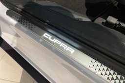 harmaa CUPRA Tavascan 2025 kuva 12.