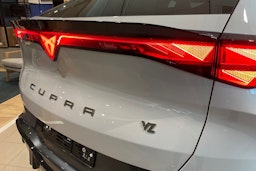 harmaa CUPRA Tavascan 2025 kuva 25.