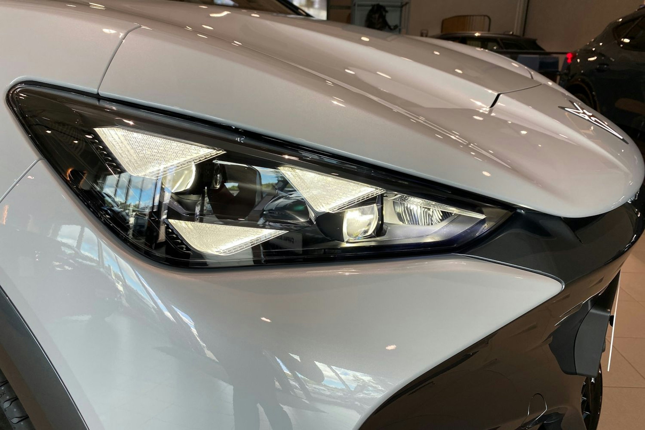 harmaa CUPRA Tavascan 2025 kuva 27.