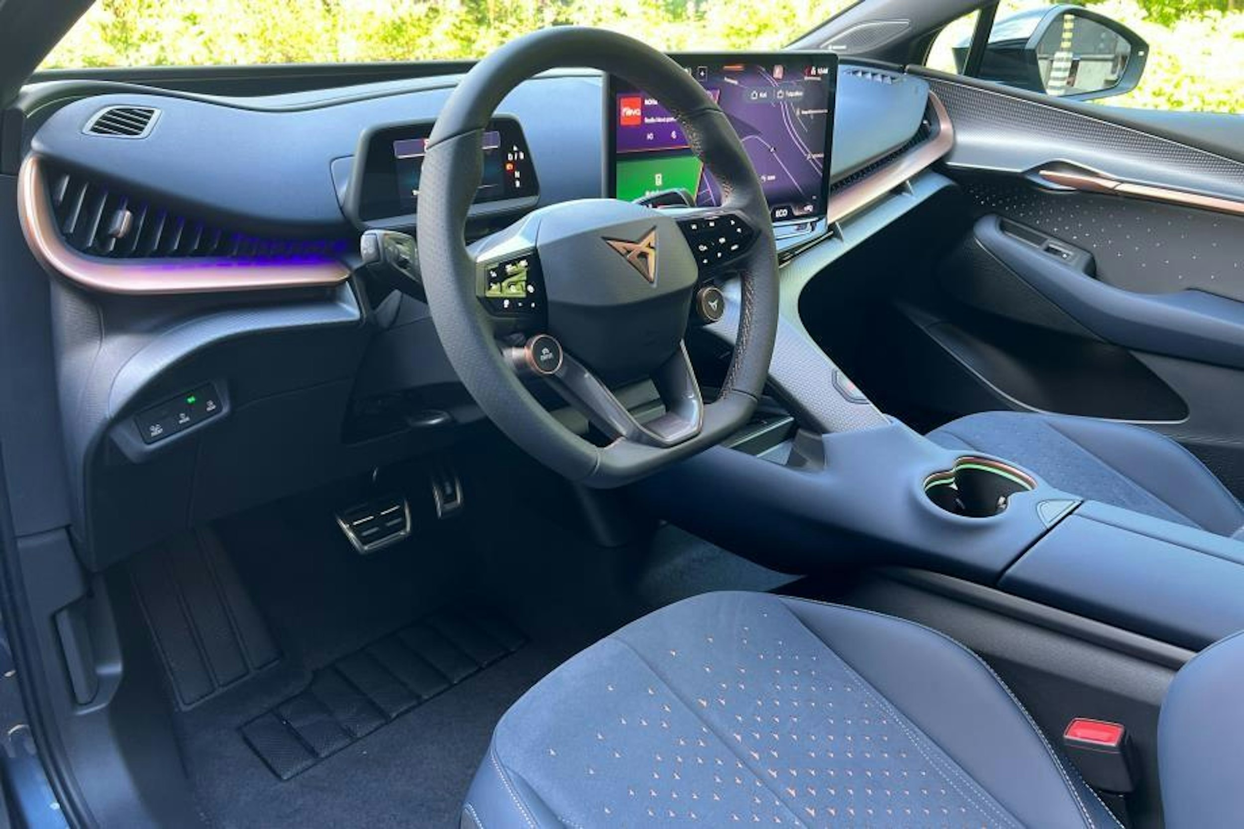 sininen CUPRA Tavascan 2025 kuva 2.