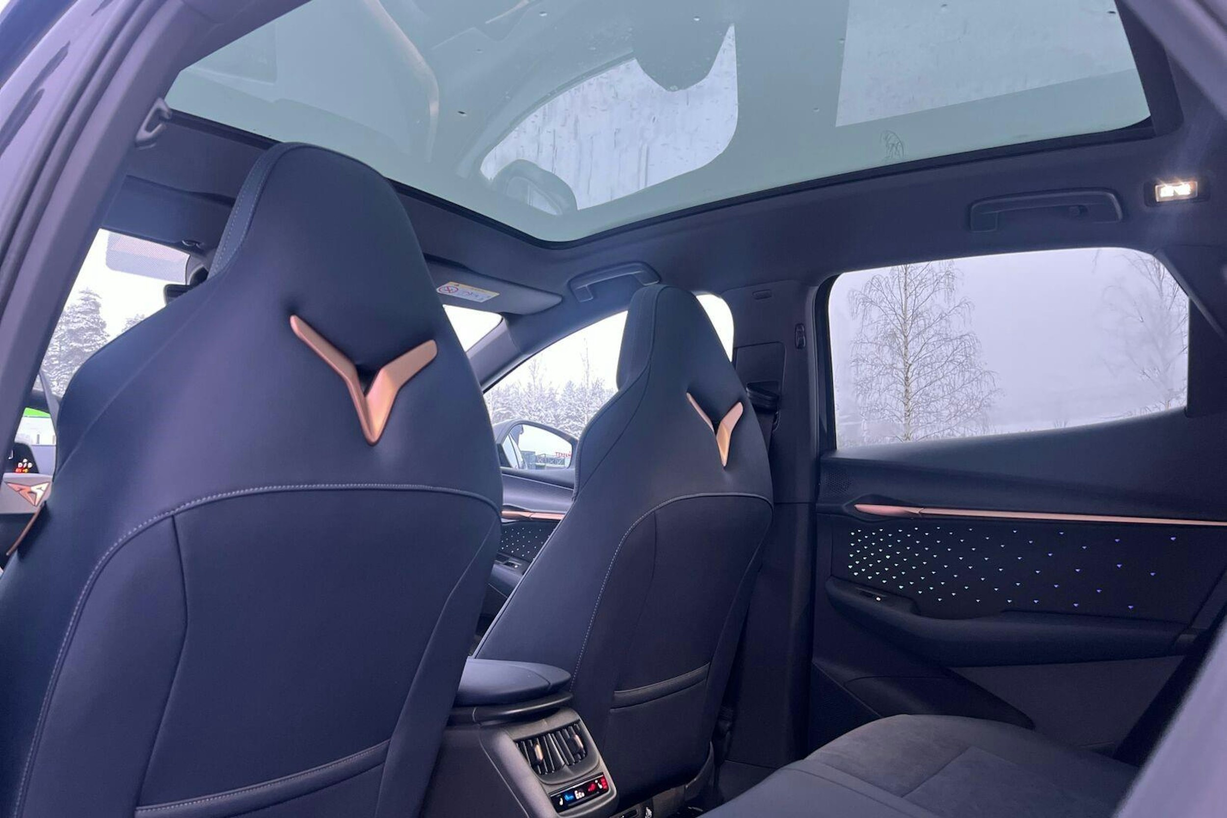 sininen CUPRA Tavascan 2025 kuva 6.