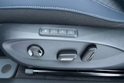 sininen CUPRA Tavascan 2025 kuva 10.