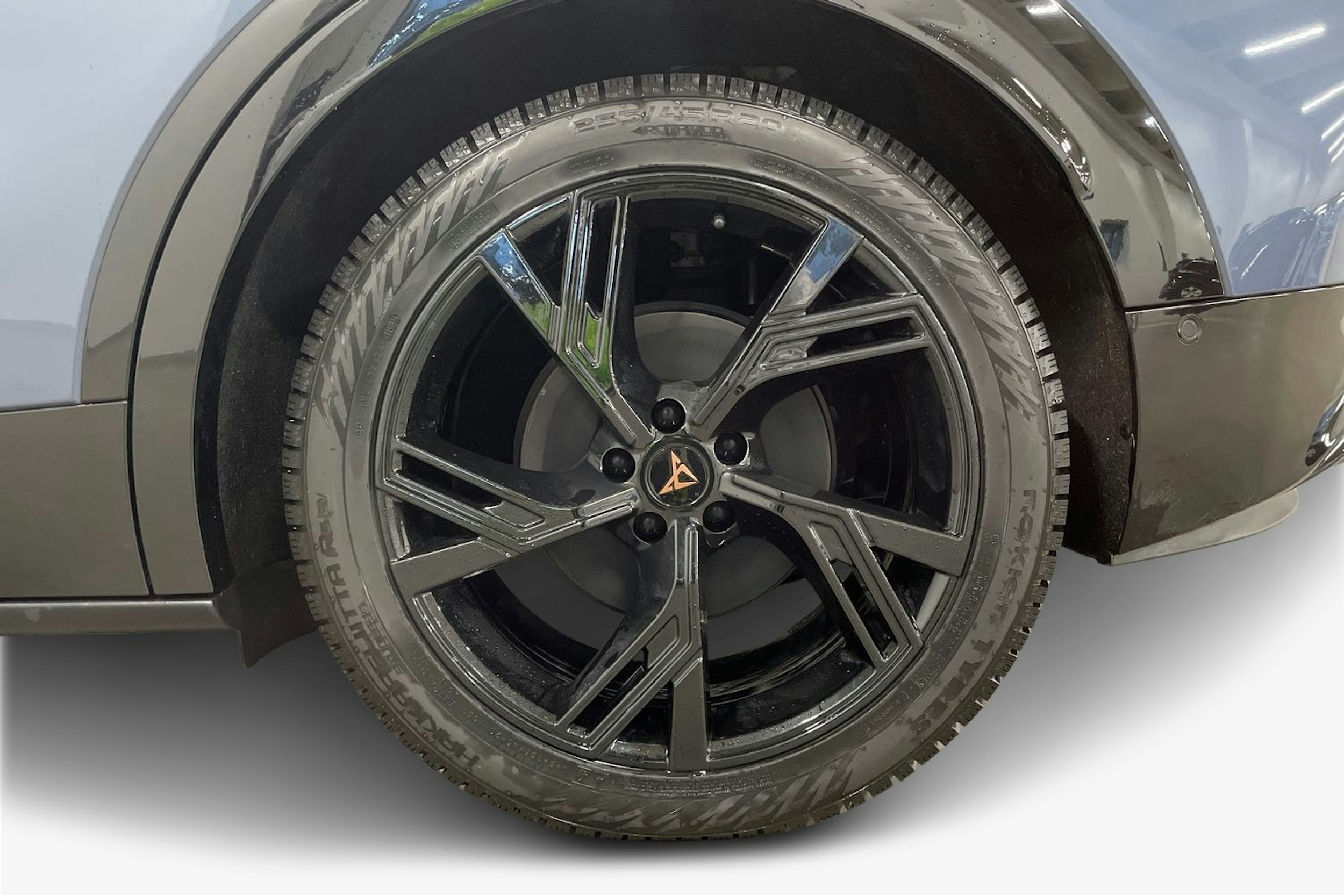 sininen CUPRA Tavascan 2025 kuva 11.