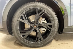 sininen CUPRA Tavascan 2025 kuva 13.