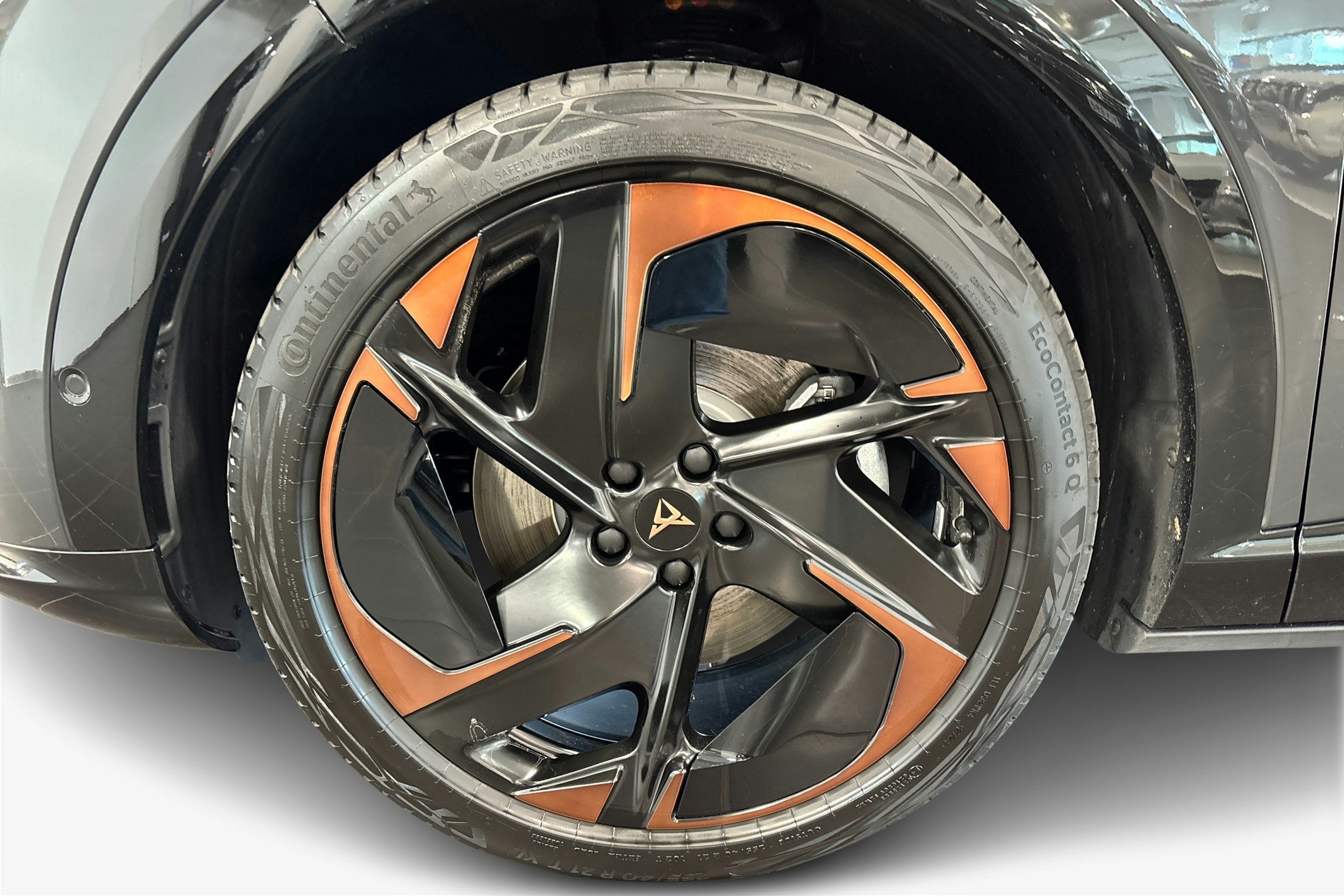 harmaa CUPRA Tavascan 2025 kuva 11.