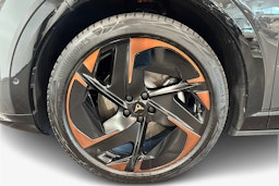harmaa CUPRA Tavascan 2025 kuva 11.