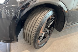 harmaa CUPRA Tavascan 2025 kuva 13.