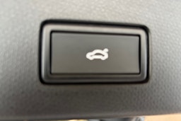 harmaa CUPRA Tavascan 2025 kuva 20.