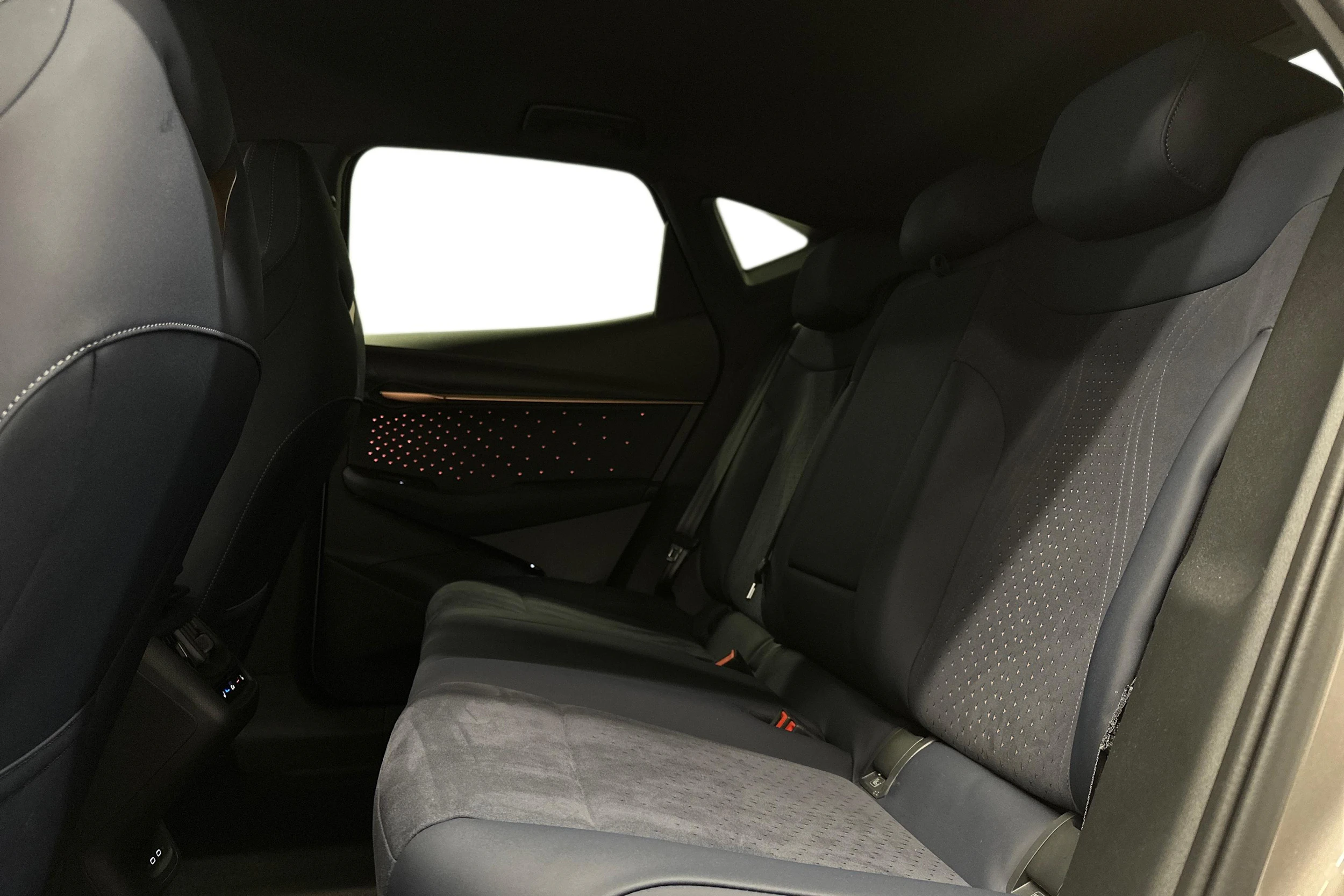 beige CUPRA Tavascan 2025 kuva 11.
