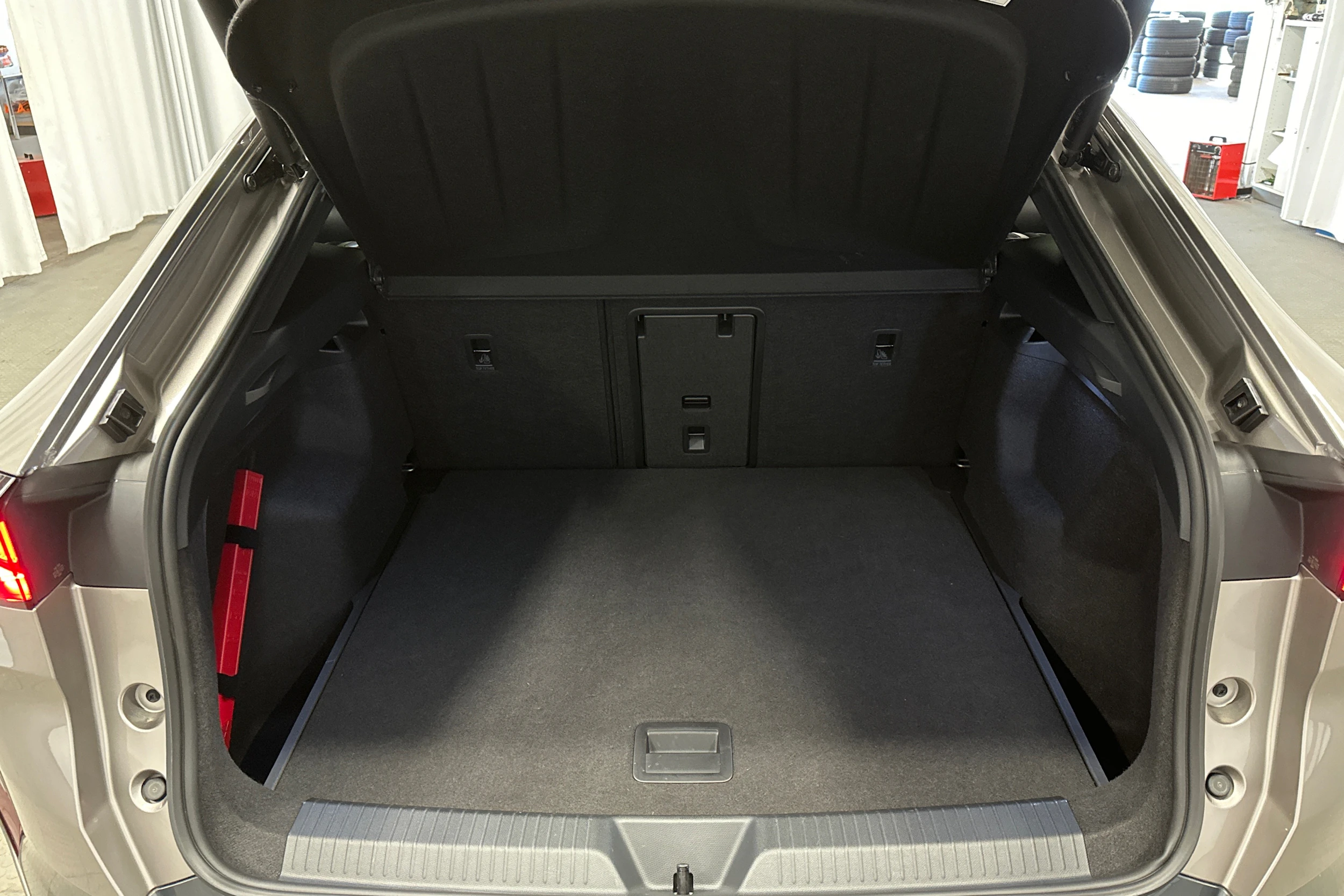 beige CUPRA Tavascan 2025 kuva 15.