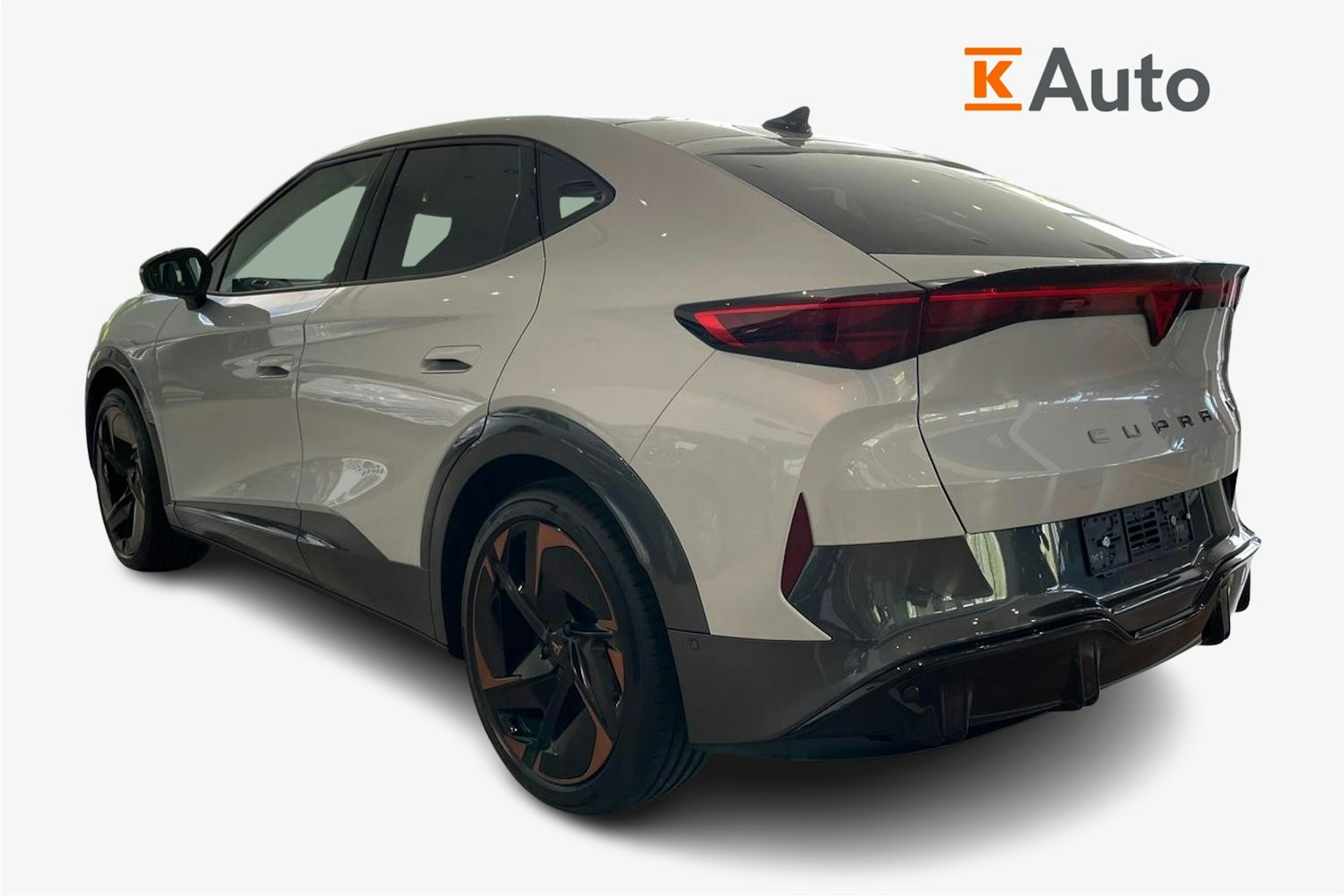 harmaa CUPRA Tavascan 2025 kuva 2.