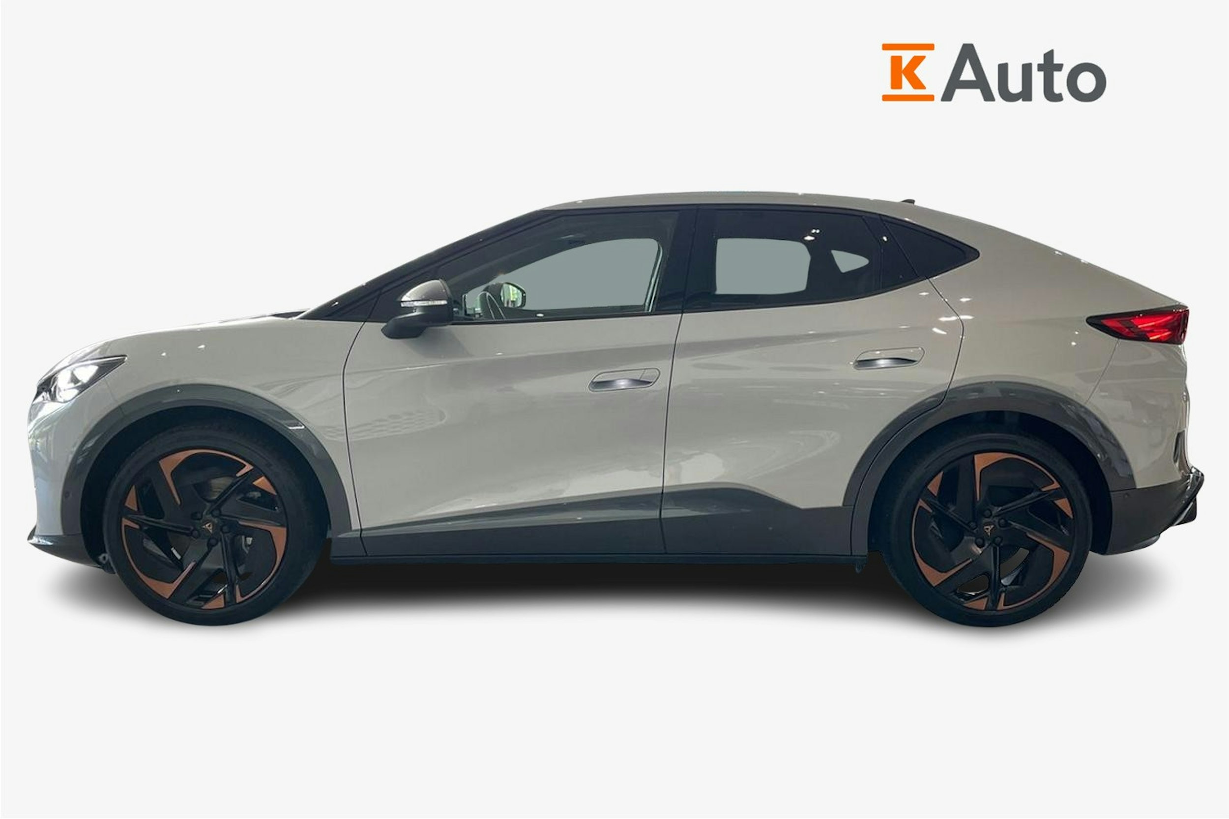 harmaa CUPRA Tavascan 2025 kuva 5.