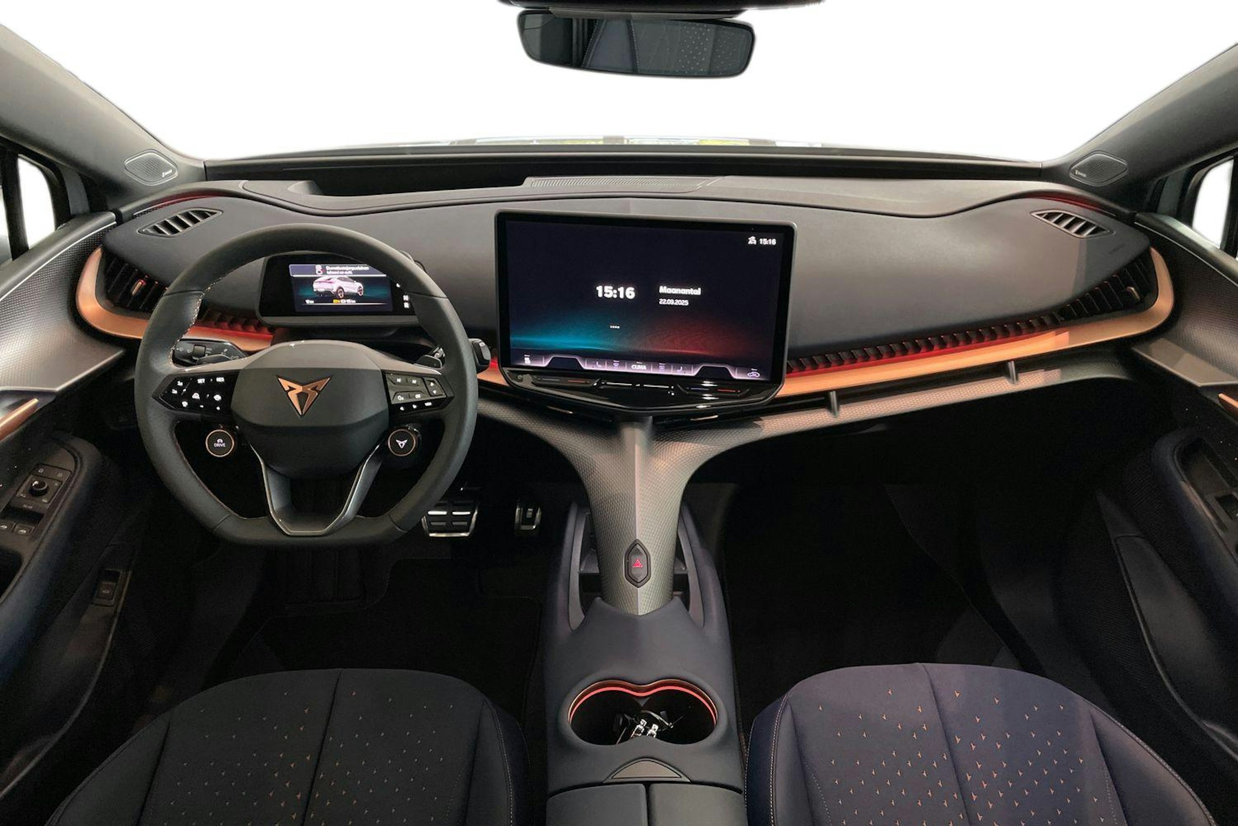 harmaa CUPRA Tavascan 2025 kuva 7.