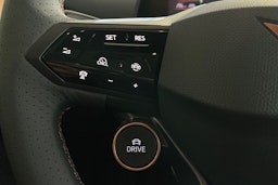 harmaa CUPRA Tavascan 2025 kuva 13.