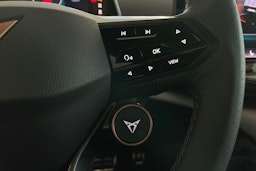 harmaa CUPRA Tavascan 2025 kuva 14.