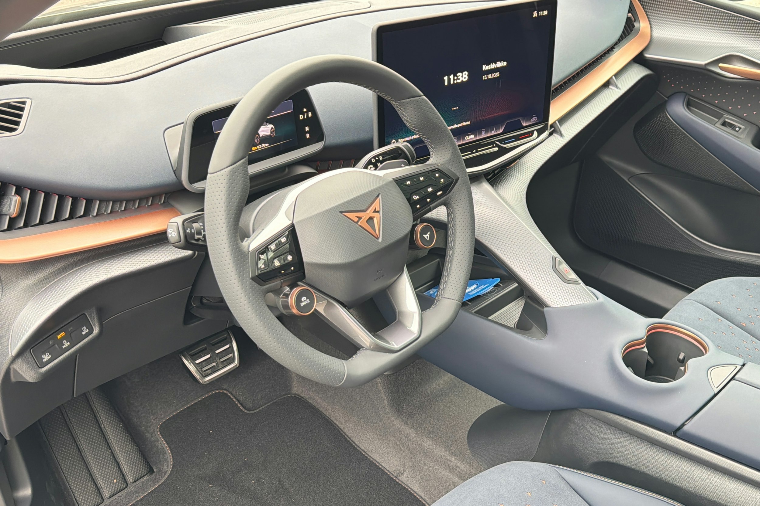 ruskea (beige) CUPRA Tavascan 2025 kuva 6.