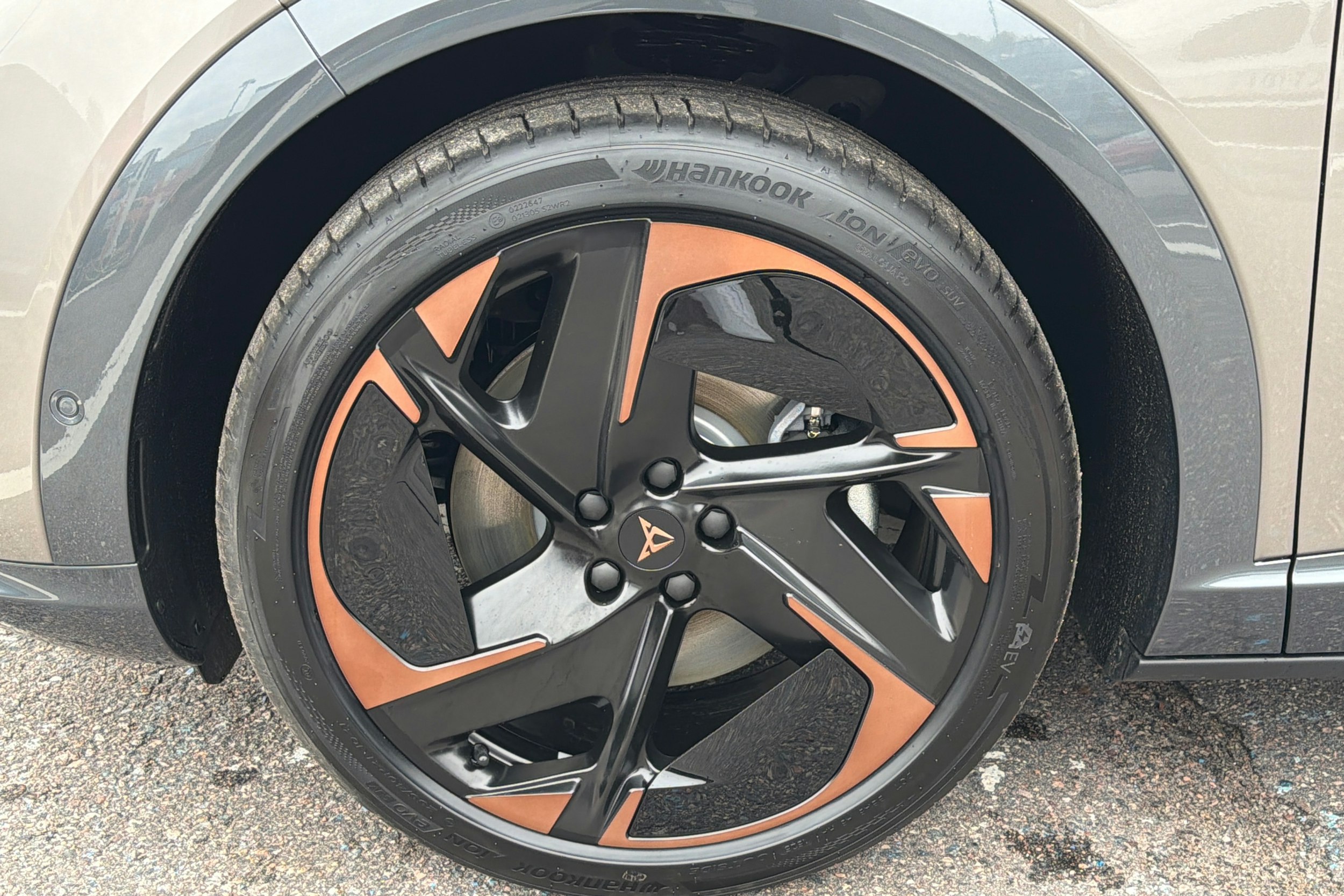 ruskea (beige) CUPRA Tavascan 2025 kuva 9.
