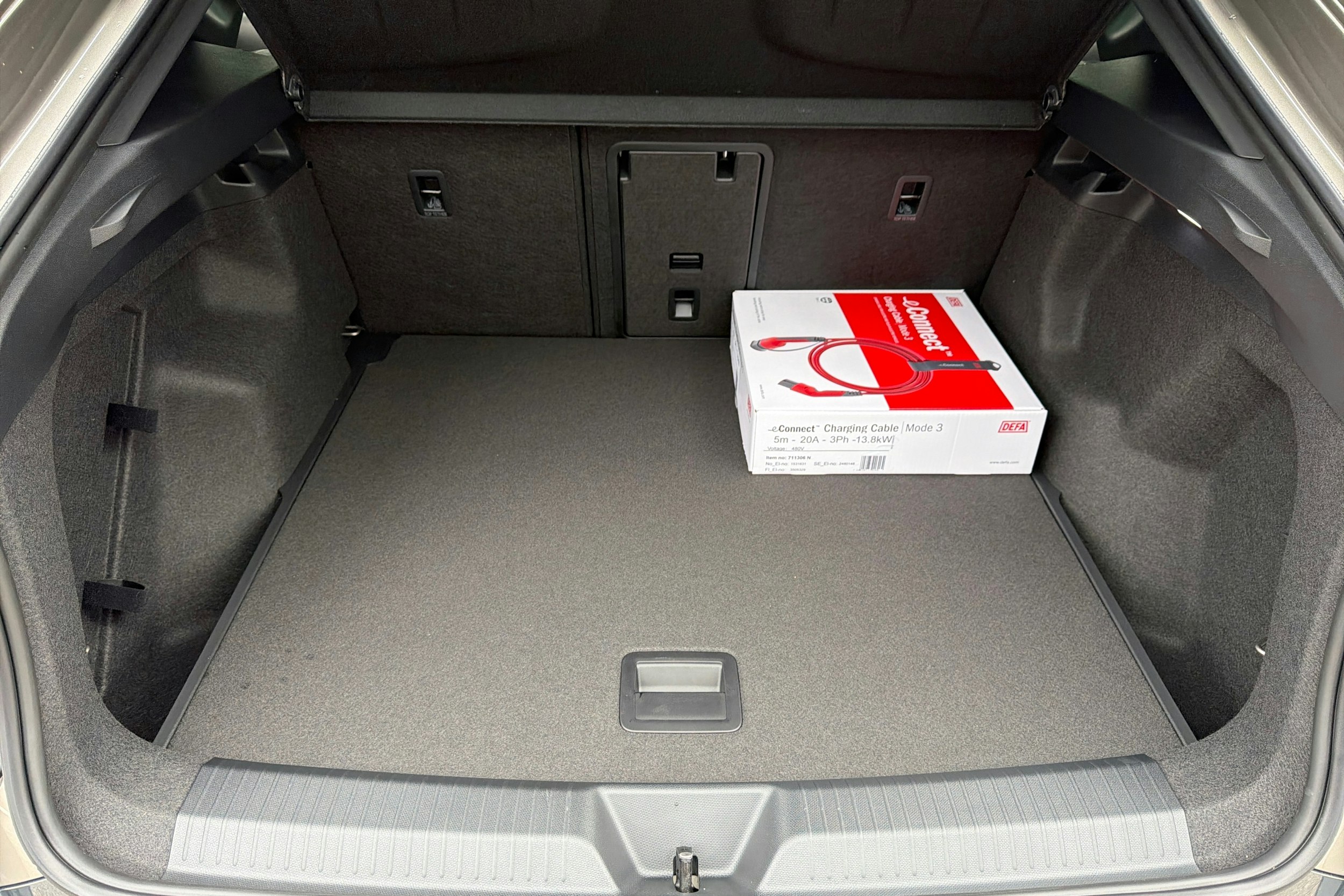 ruskea (beige) CUPRA Tavascan 2025 kuva 11.