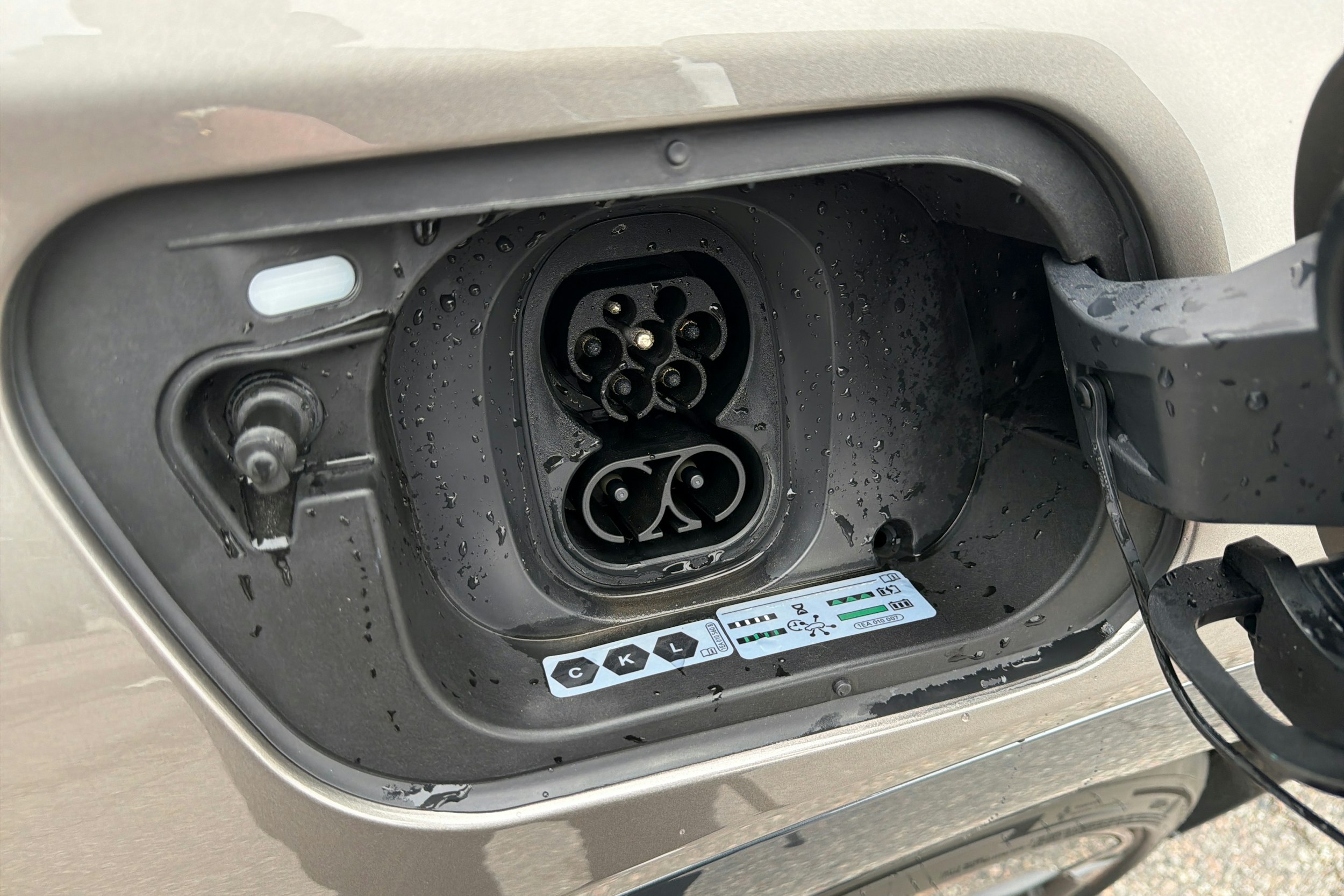 ruskea (beige) CUPRA Tavascan 2025 kuva 12.