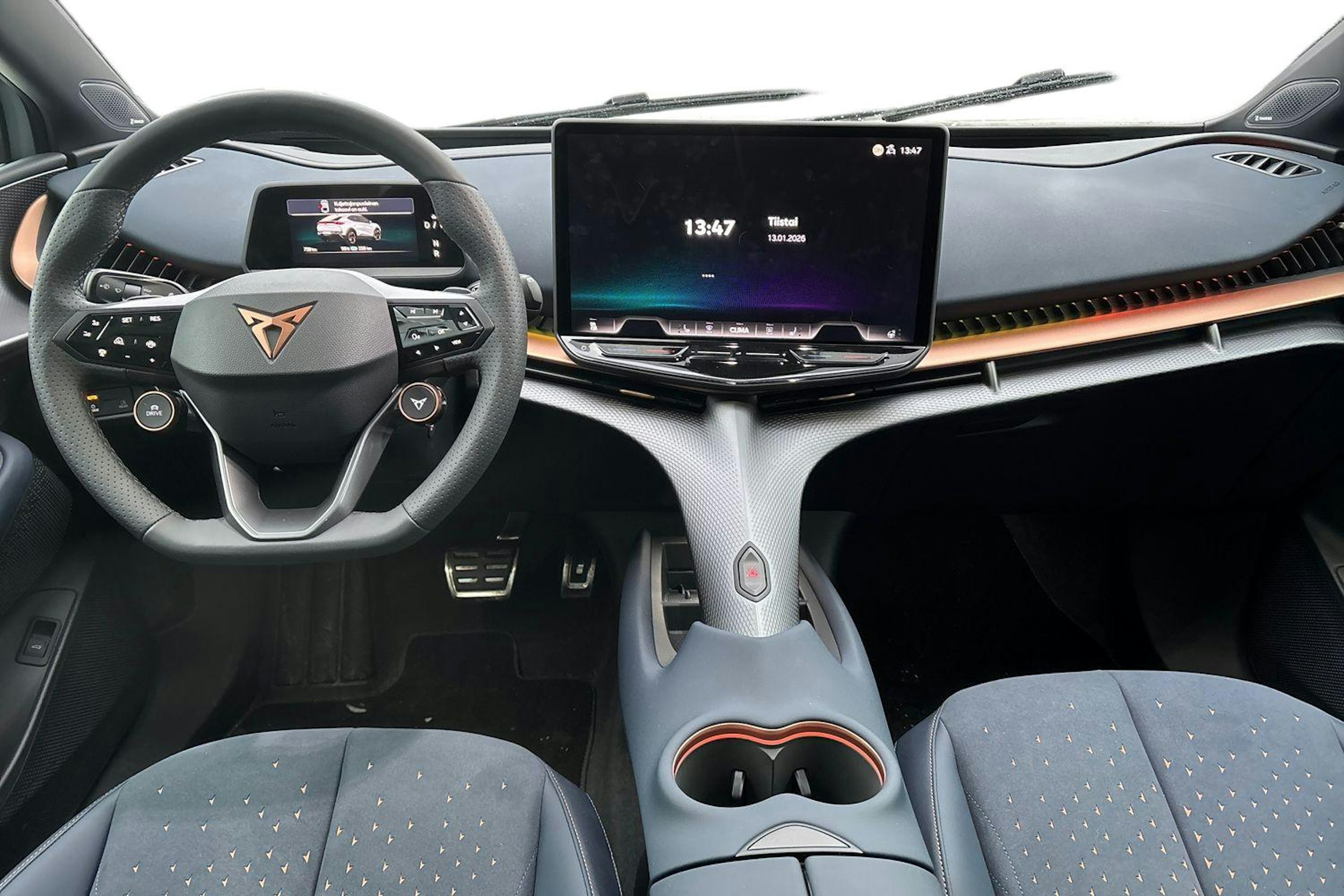 harmaa CUPRA Tavascan 2025 kuva 7.