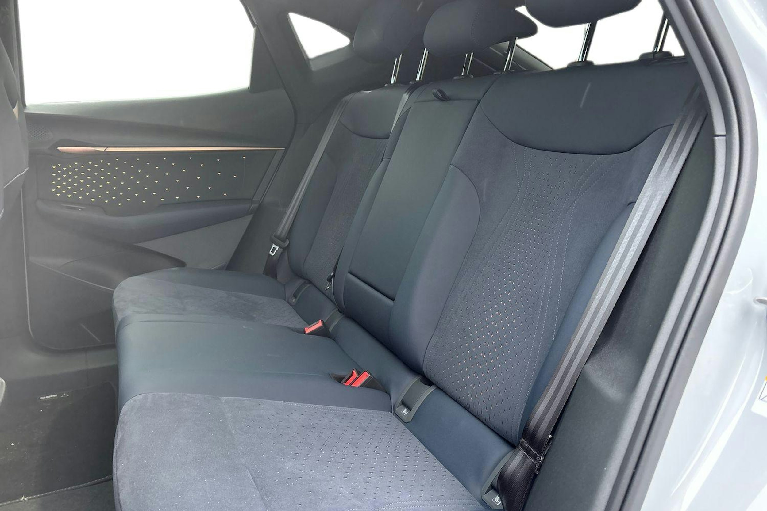 harmaa CUPRA Tavascan 2025 kuva 8.