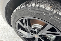 harmaa CUPRA Tavascan 2025 kuva 10.