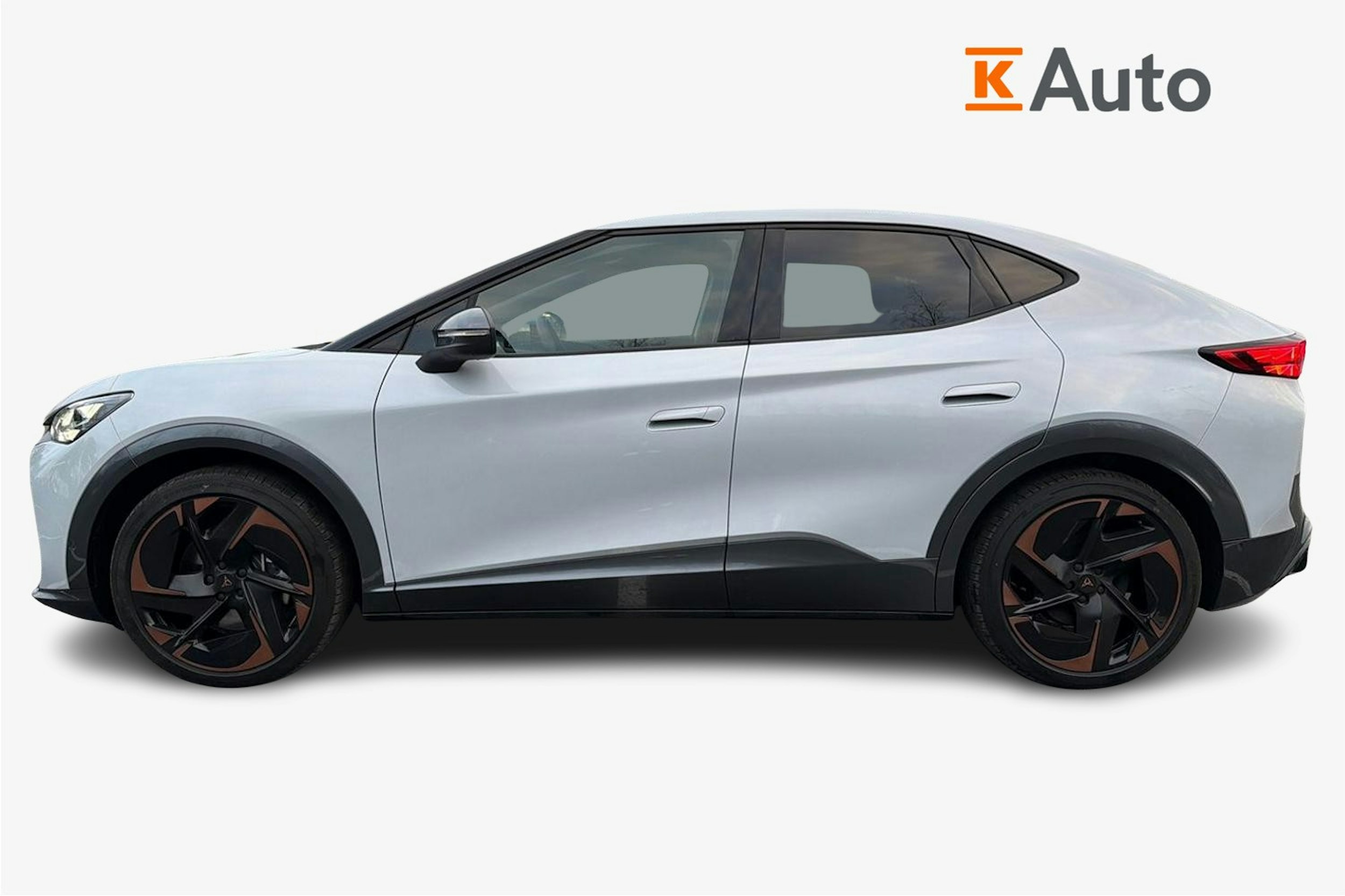 harmaa CUPRA Tavascan 2025 kuva 5.