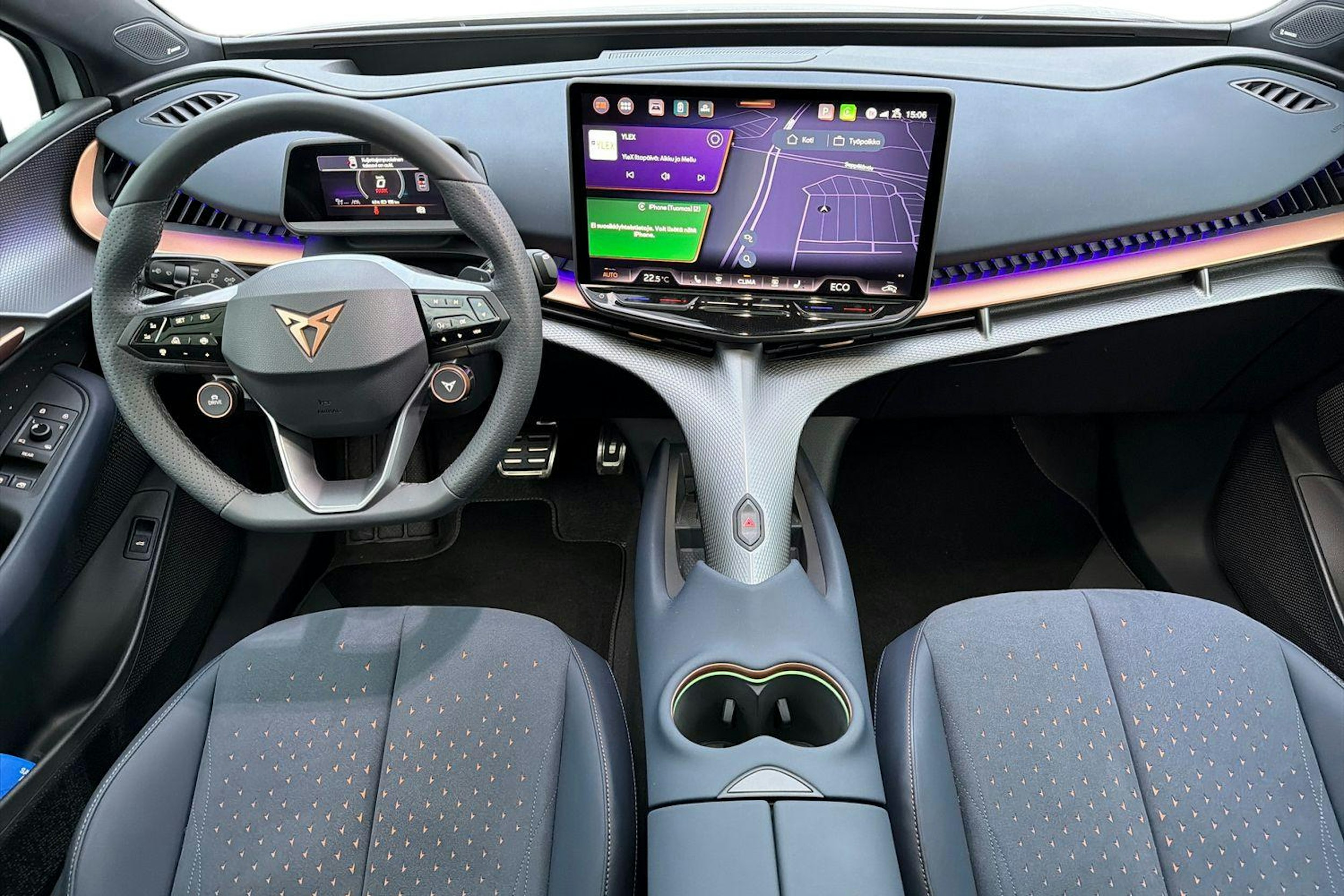 harmaa CUPRA Tavascan 2025 kuva 7.