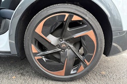 harmaa CUPRA Tavascan 2025 kuva 10.