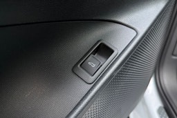 harmaa CUPRA Tavascan 2025 kuva 12.