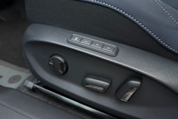 harmaa CUPRA Tavascan 2025 kuva 13.