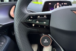 harmaa CUPRA Tavascan 2025 kuva 14.