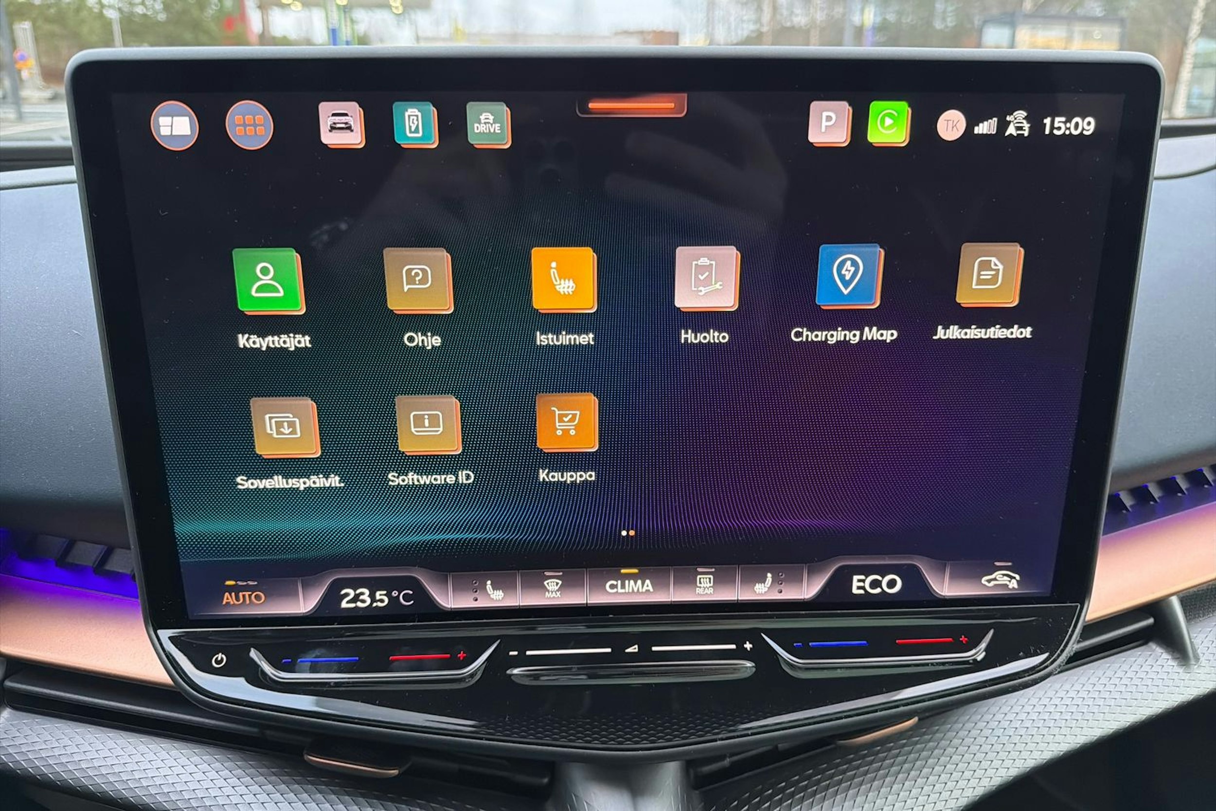 harmaa CUPRA Tavascan 2025 kuva 17.