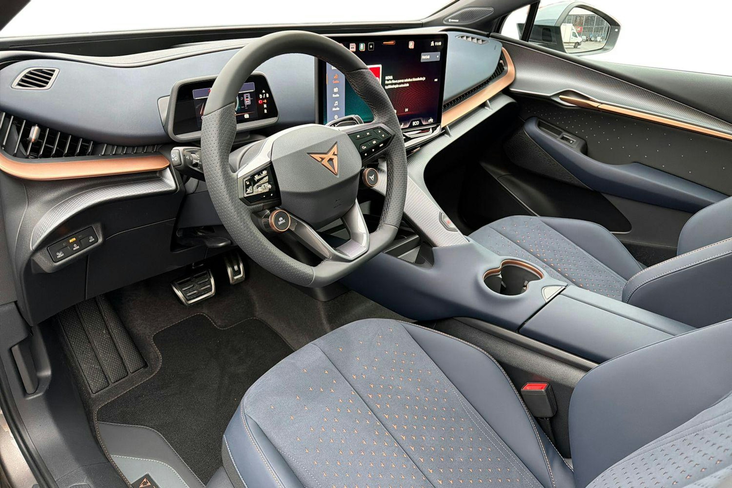 ruskea (beige) CUPRA Tavascan 2025 kuva 6.