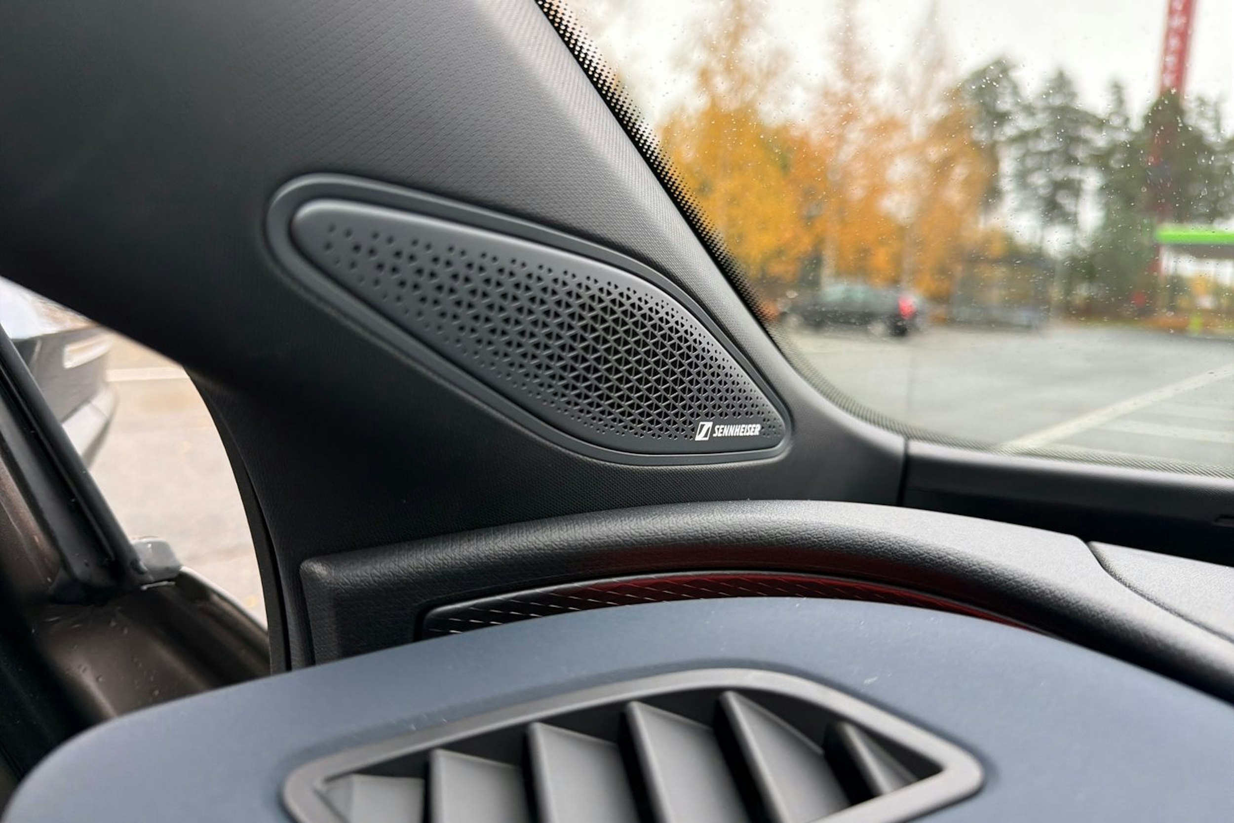 ruskea (beige) CUPRA Tavascan 2025 kuva 12.