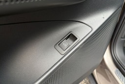 ruskea (beige) CUPRA Tavascan 2025 kuva 15.