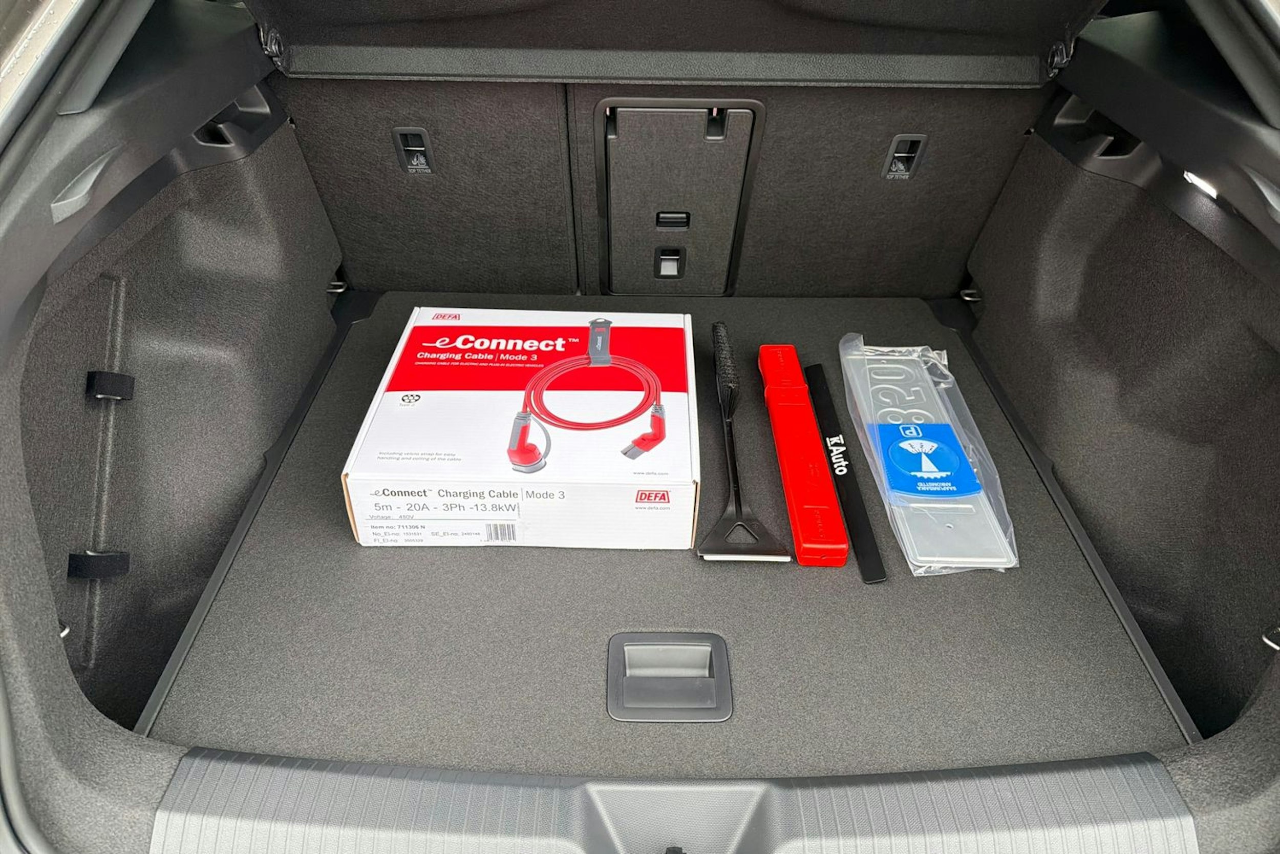 ruskea (beige) CUPRA Tavascan 2025 kuva 18.