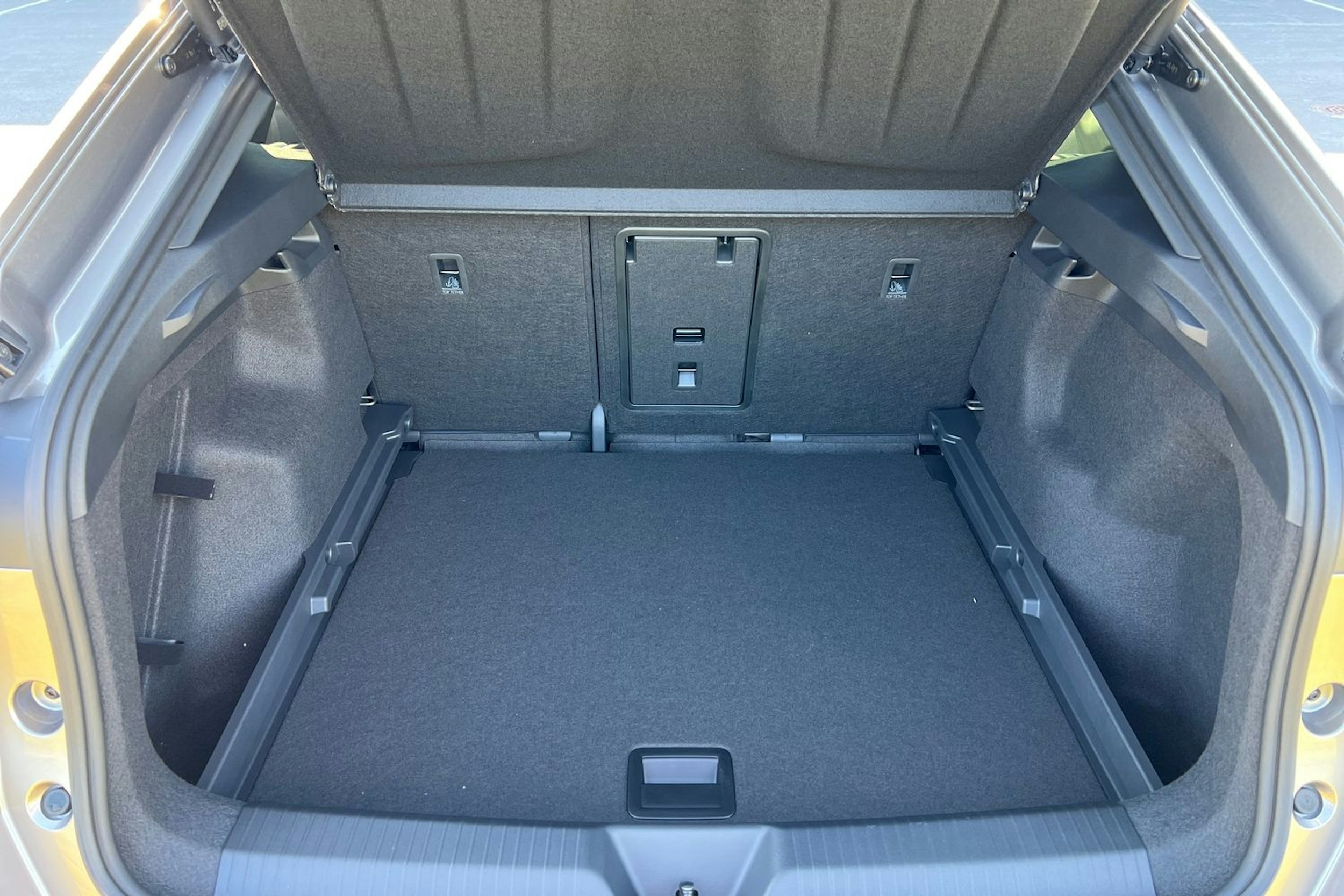 met. ruskea (beige) CUPRA Tavascan 2025 kuva 16.