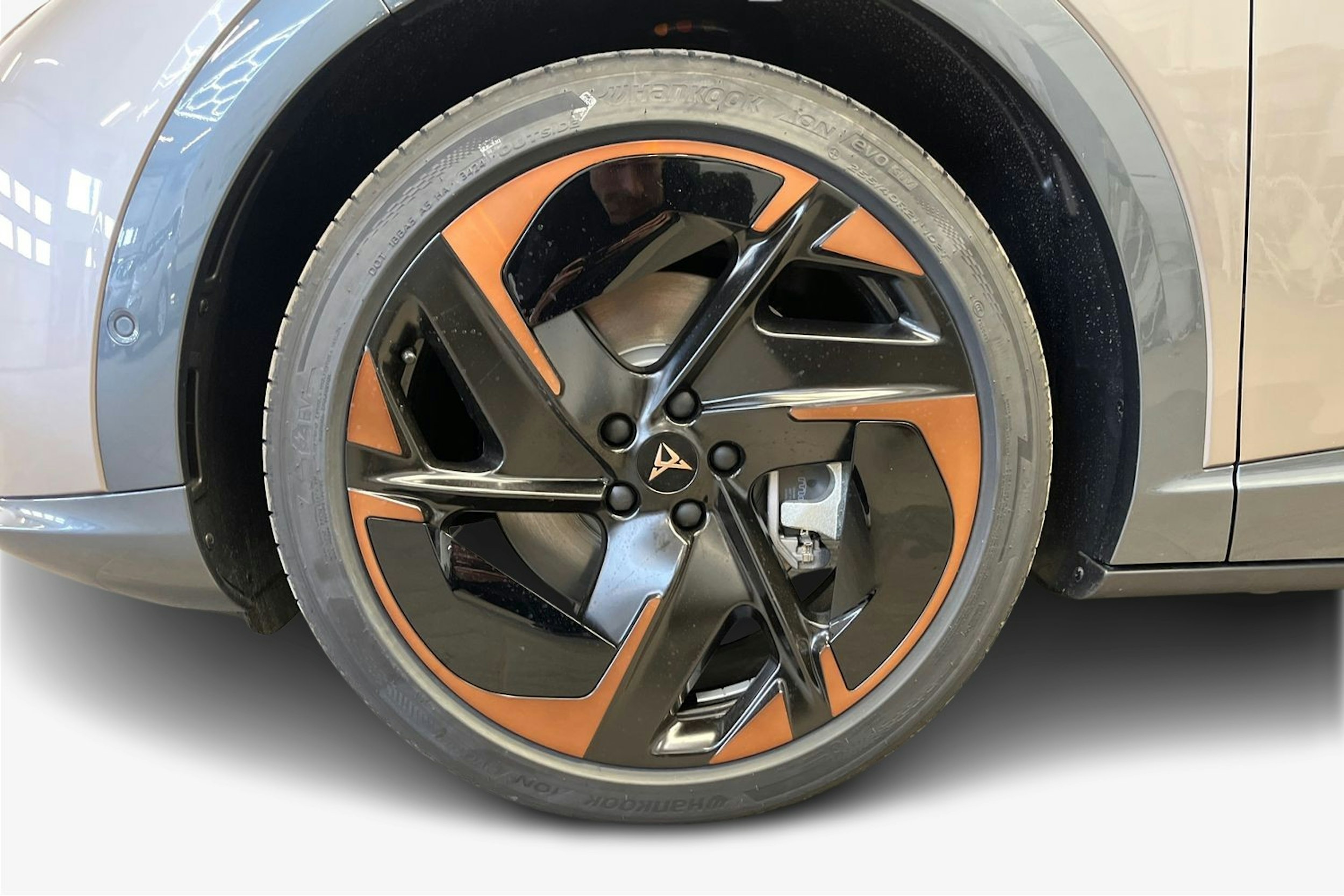ruskea (beige) CUPRA Tavascan 2025 kuva 9.