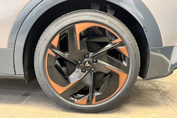 ruskea (beige) CUPRA Tavascan 2025 kuva 10.